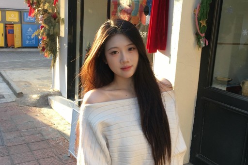 这个坚强面对绝症的少女形象不仅让