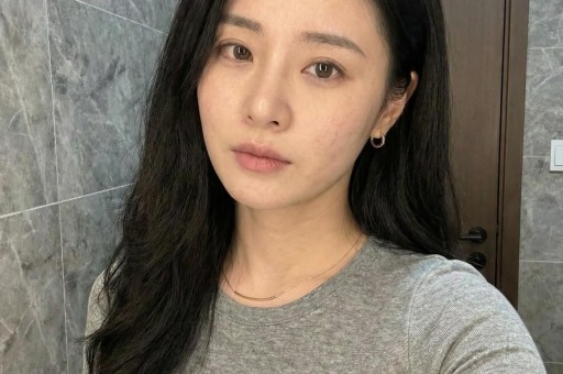 娱乐圈24小时连环瓜：闺蜜开撕、顶流塌房网友直呼吃撑了！